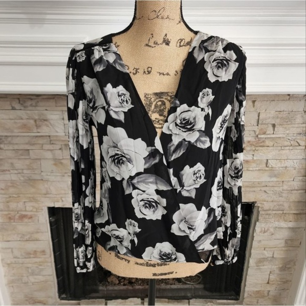 Whbm‎ pleated lantern sleeve floral faux wrap blouse size 0